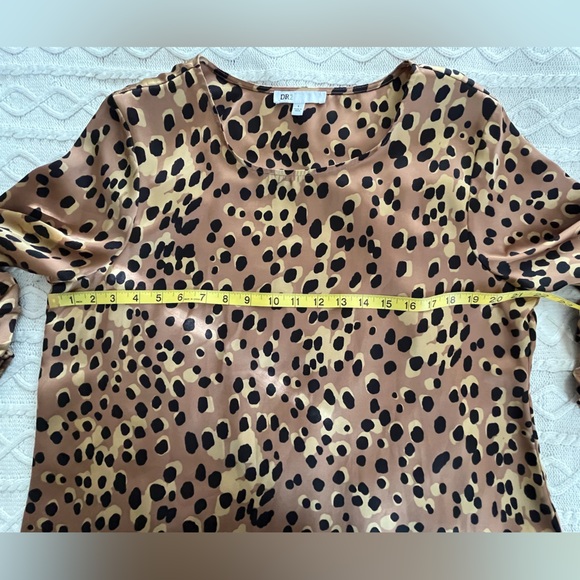 DR2 Designer Satin Tan and Black Pattern Print Blouse Women’s Size Large - Picture 15 of 16